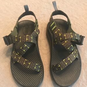NWOT youth chacos